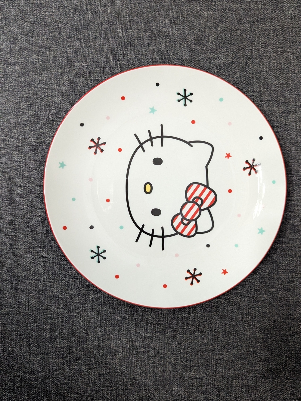 Sanrio Hello Kitty 2022 Round Ceramic Christmas Plate